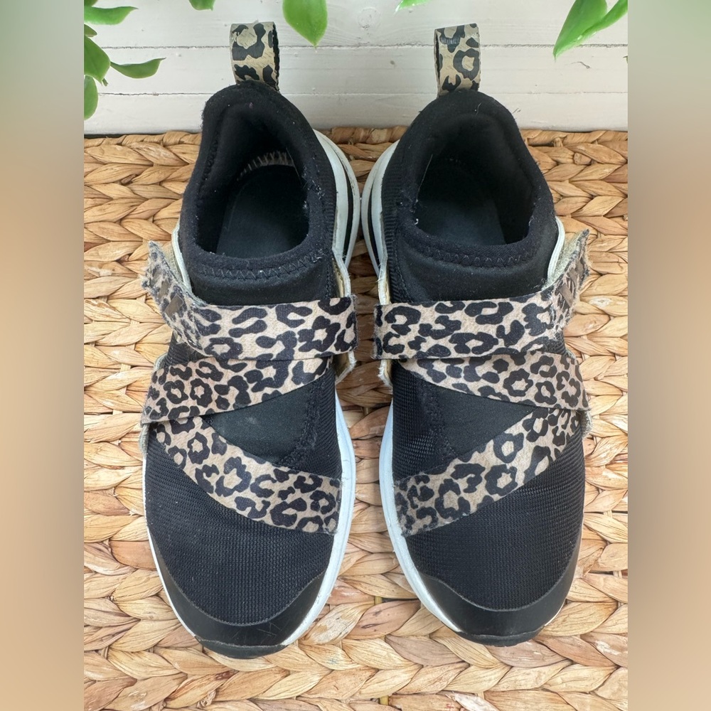 Adidas - Little Girls Pull on Leopard Print Sneakers